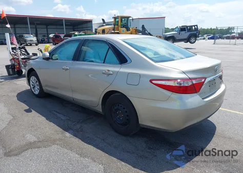 2017 Toyota Camry Le z USA, uszkodzony, nr VIN 4T1BF1FK4HU785323